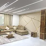 Central Location Spacious Apartment With Garden