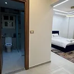 Central Location Spacious Apartment With Garden