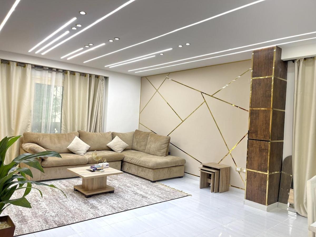 Location Spacious With Garden *