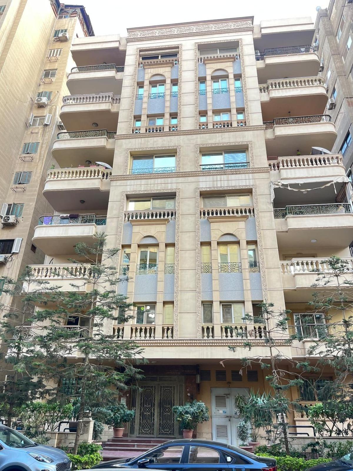 Location Spacious With Garden *