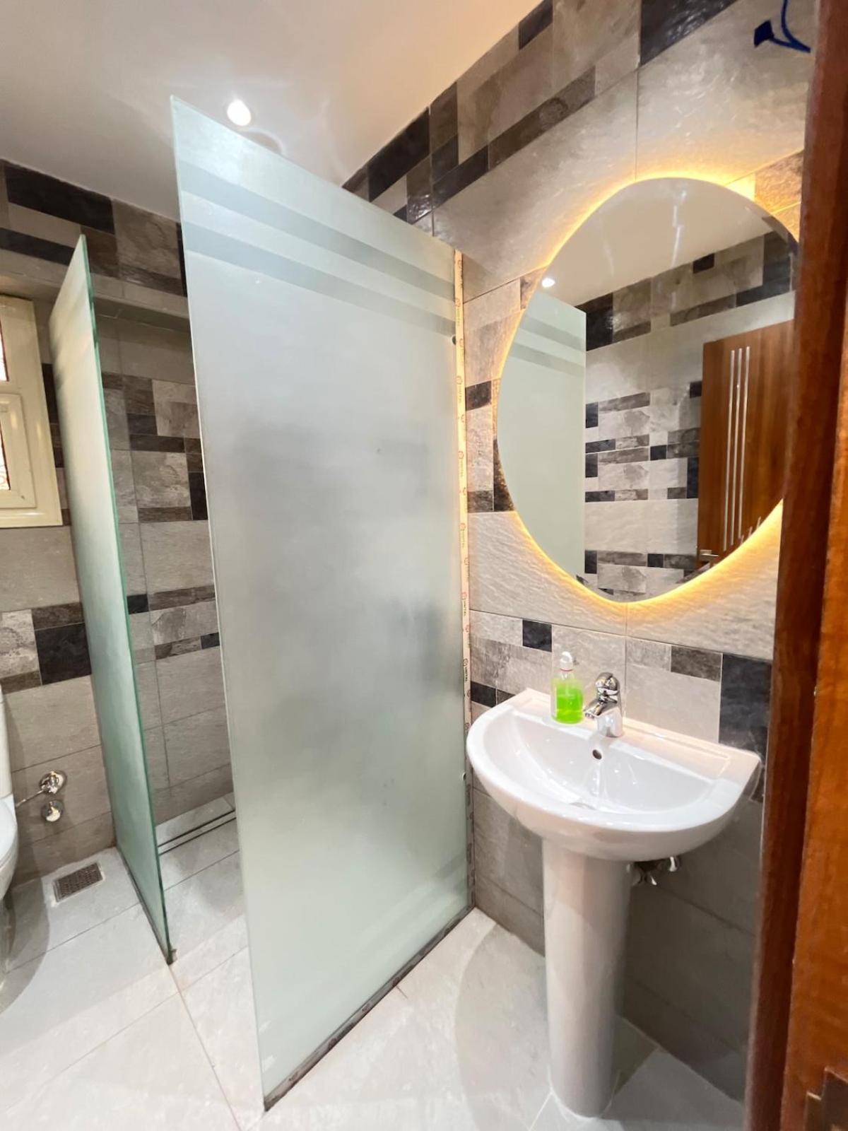 Location Spacious With Garden * Cairo