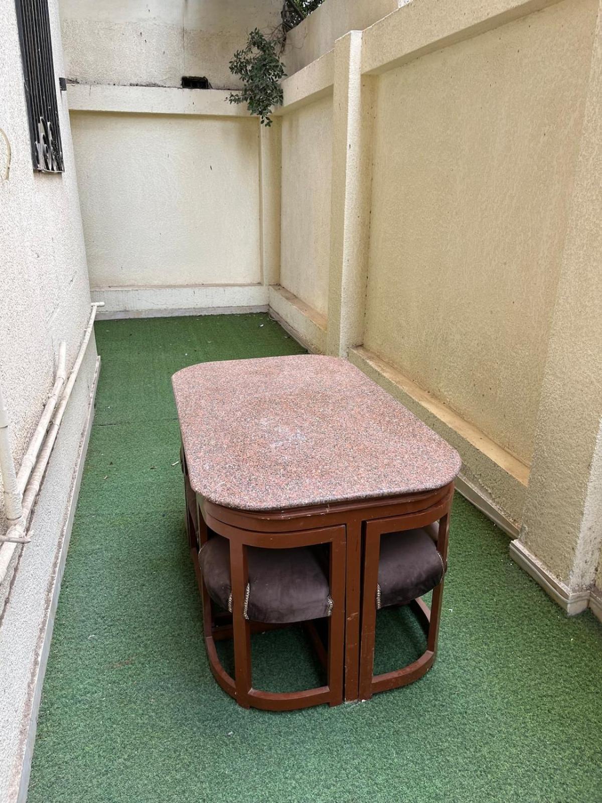 Location Spacious With Garden Apartment